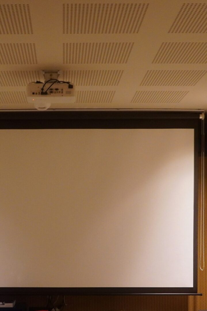 A picture of a projector screen
