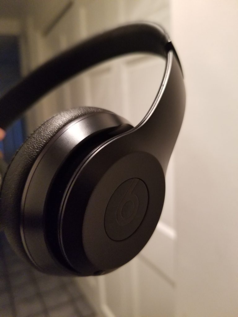 A picture of the beats solo 3 up close