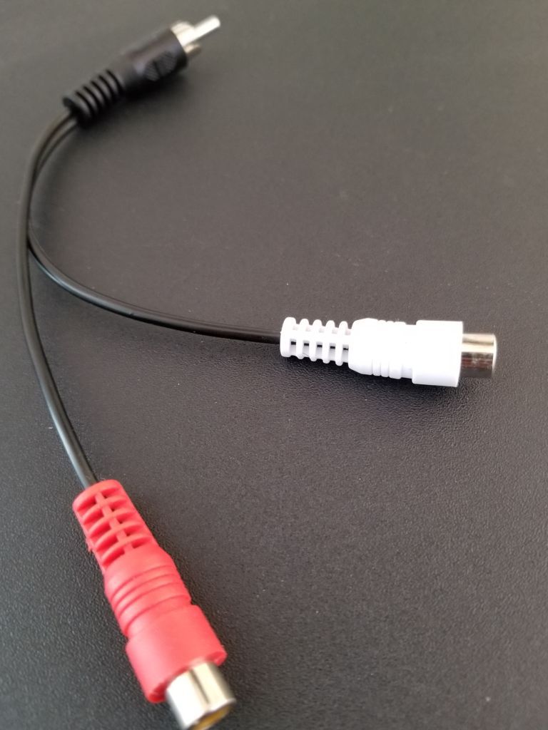 A picture of an RCA Y splitter