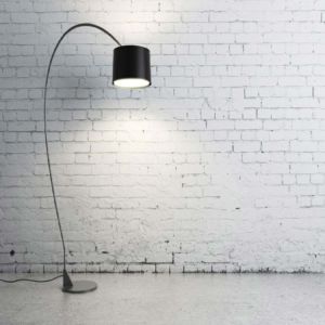 An adjustable freestanding lamp
