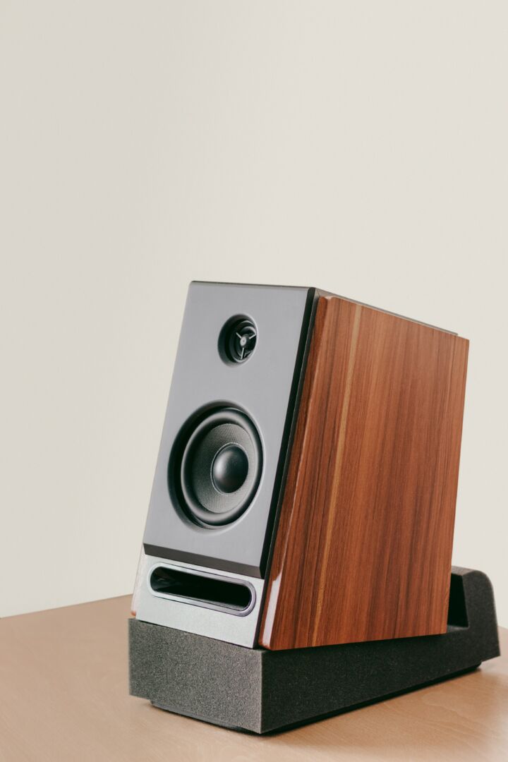 A picture of a speaker in the article called how to make surround speakers wireless