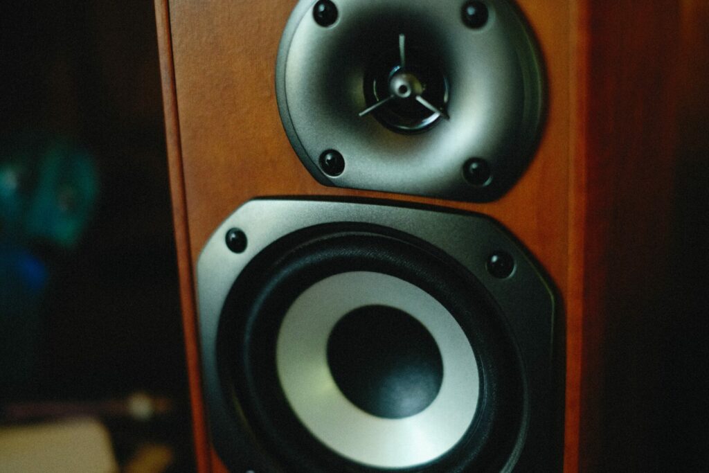 using bookshelf speaker as center channel