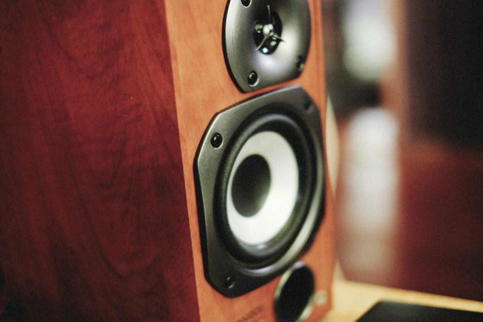 Can You Stack Bookshelf Speakers? Easy Home Theater