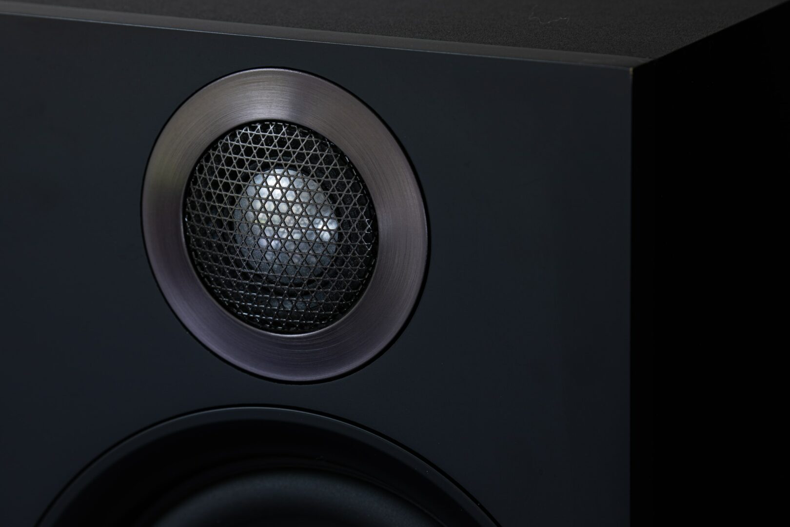 Edifier QR65 review: great-looking powered stereo speakers â€